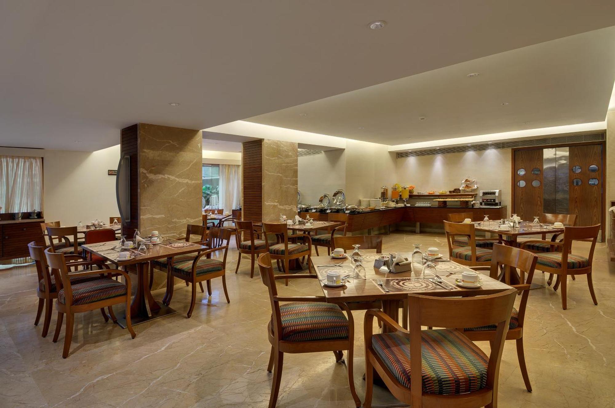 Pride Hotel, Ченнаї Ресторан фото