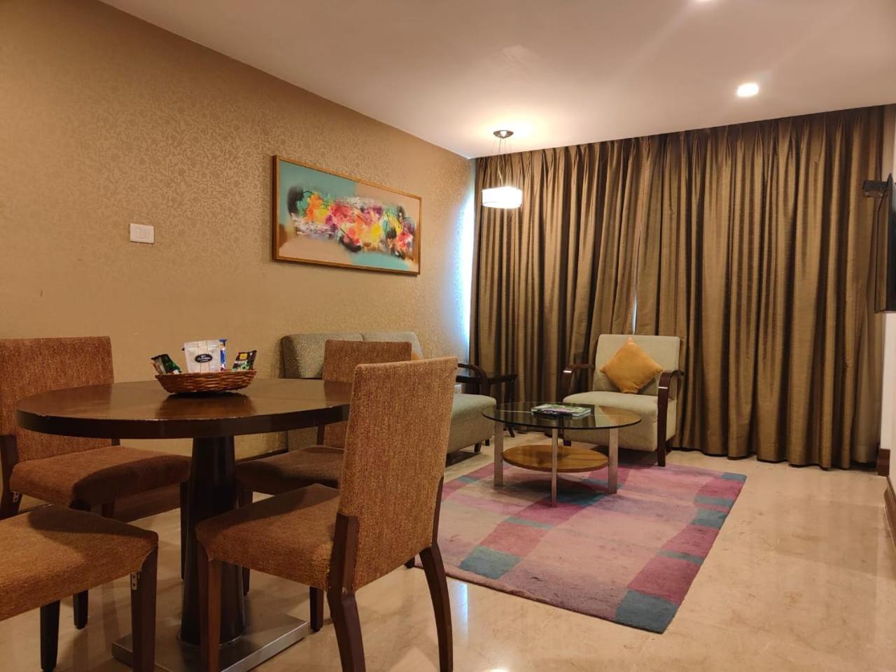 Pride Hotel, Ченнаї Екстер'єр фото
