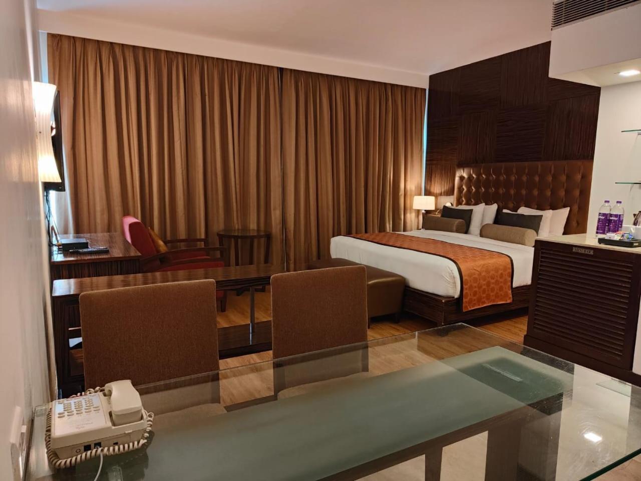 Pride Hotel, Ченнаї Екстер'єр фото